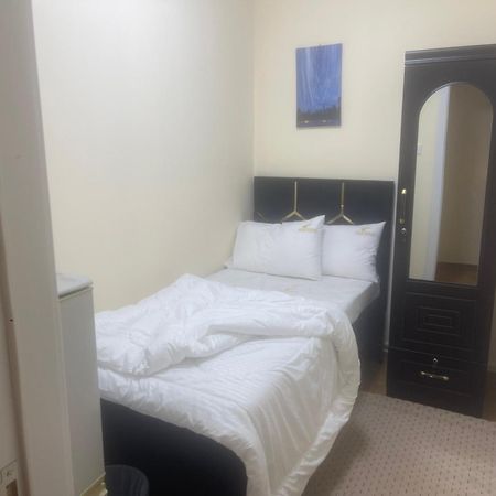 Four Stars Hostel Dubai Exteriör bild