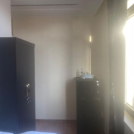 Four Stars Hostel Dubai Exteriör bild