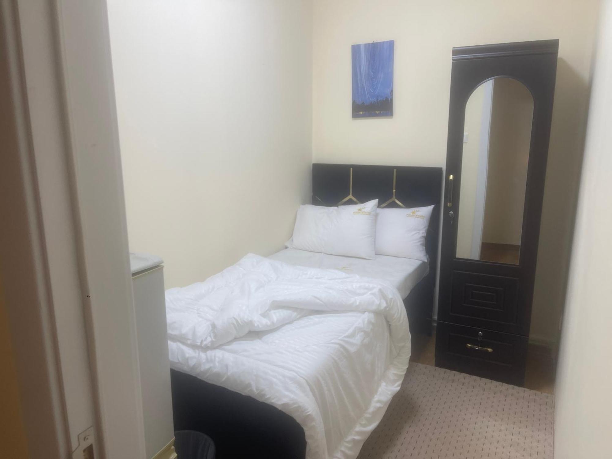 Four Stars Hostel Dubai Exteriör bild