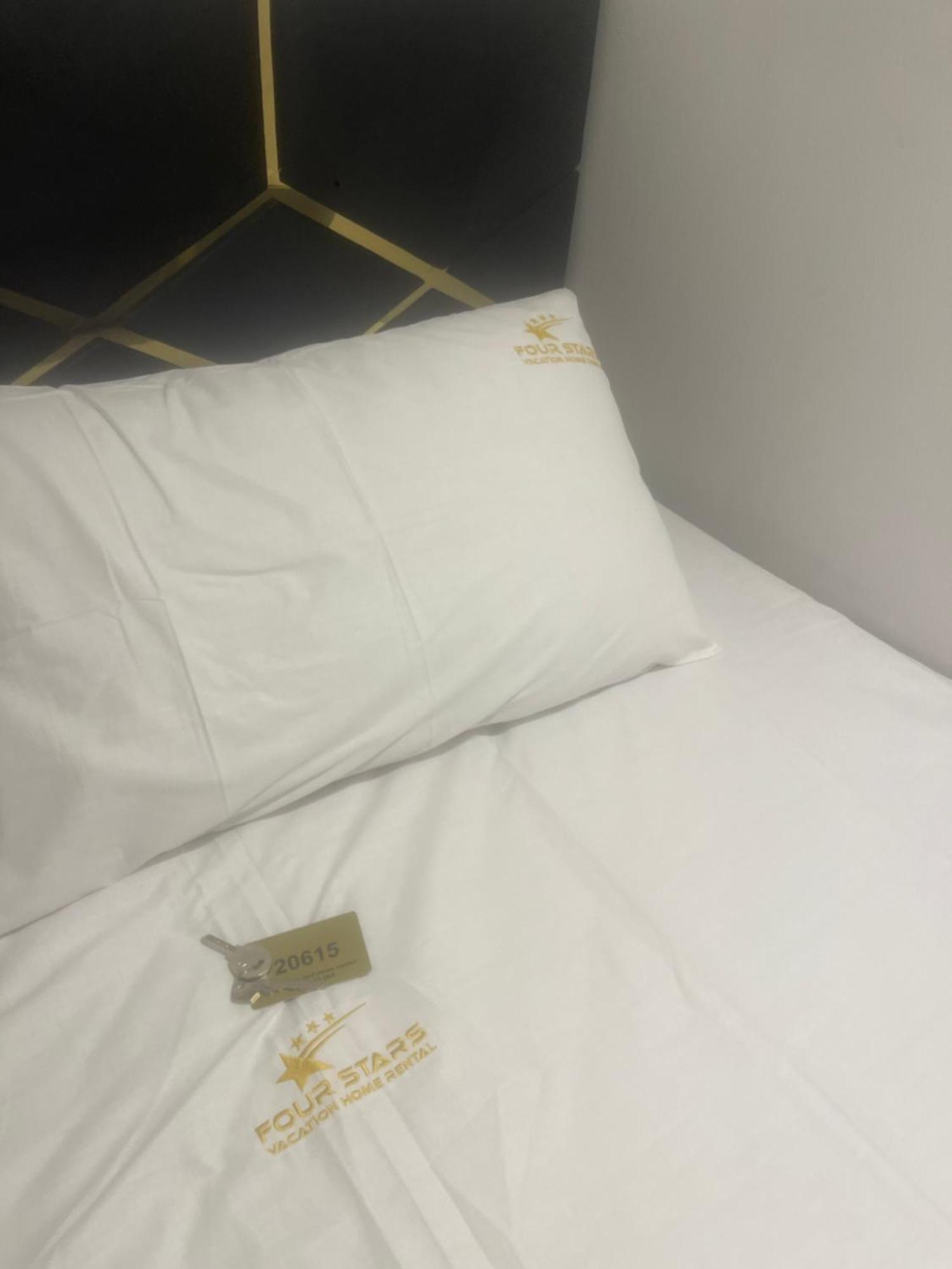 Four Stars Hostel Dubai Exteriör bild
