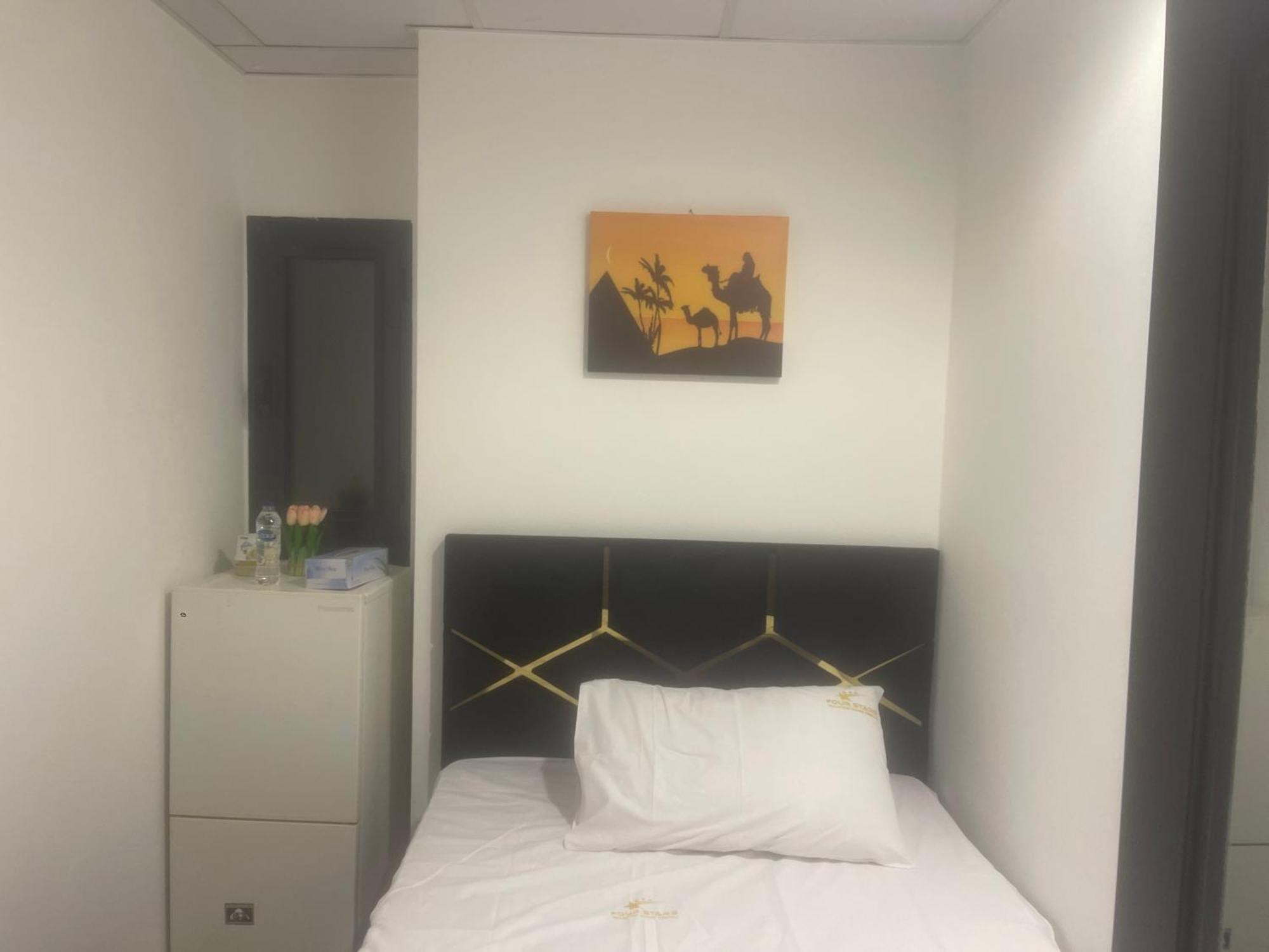 Four Stars Hostel Dubai Exteriör bild