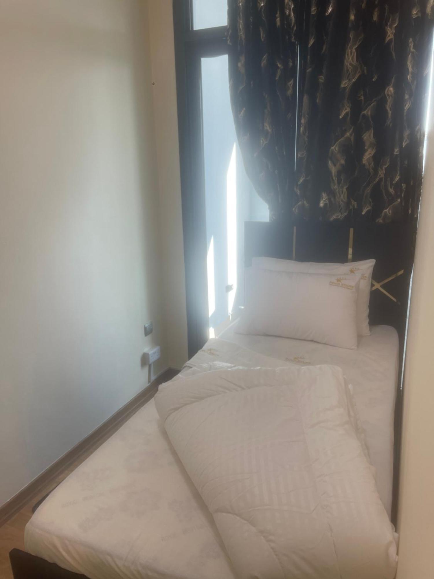 Four Stars Hostel Dubai Exteriör bild