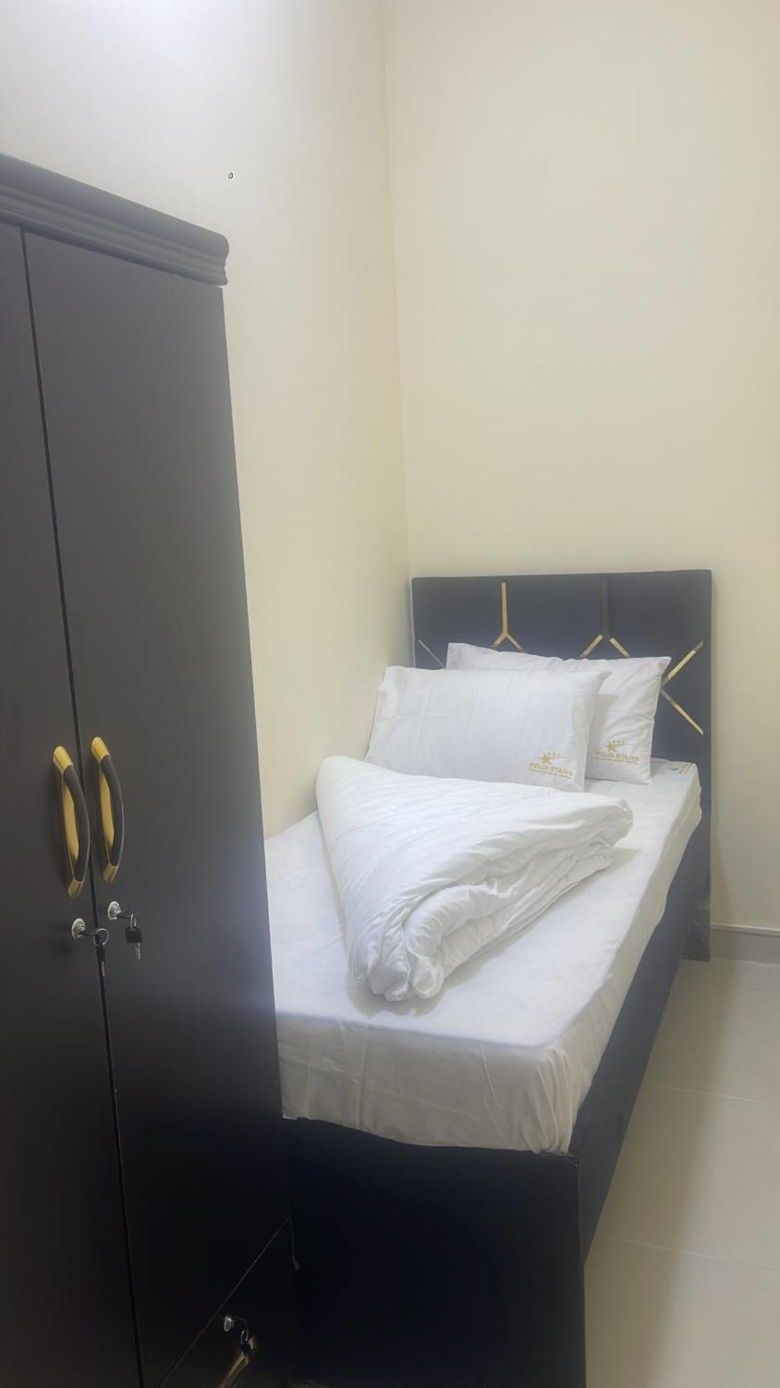Four Stars Hostel Dubai Exteriör bild