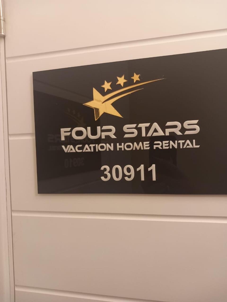 Four Stars Hostel Dubai Exteriör bild