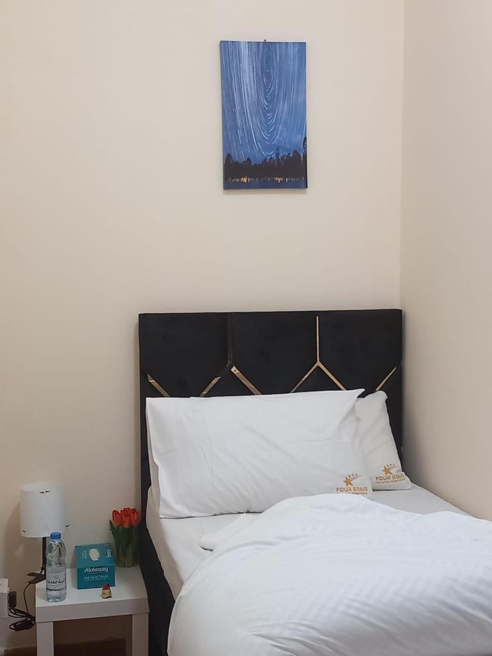 Four Stars Hostel Dubai Exteriör bild