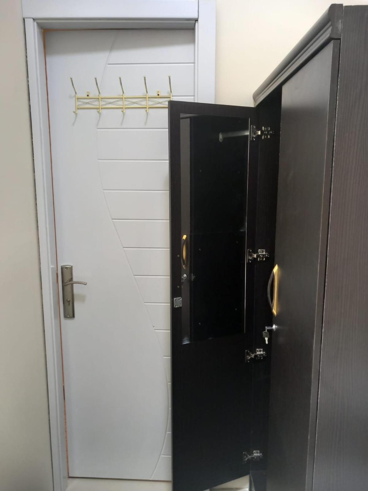 Four Stars Hostel Dubai Exteriör bild