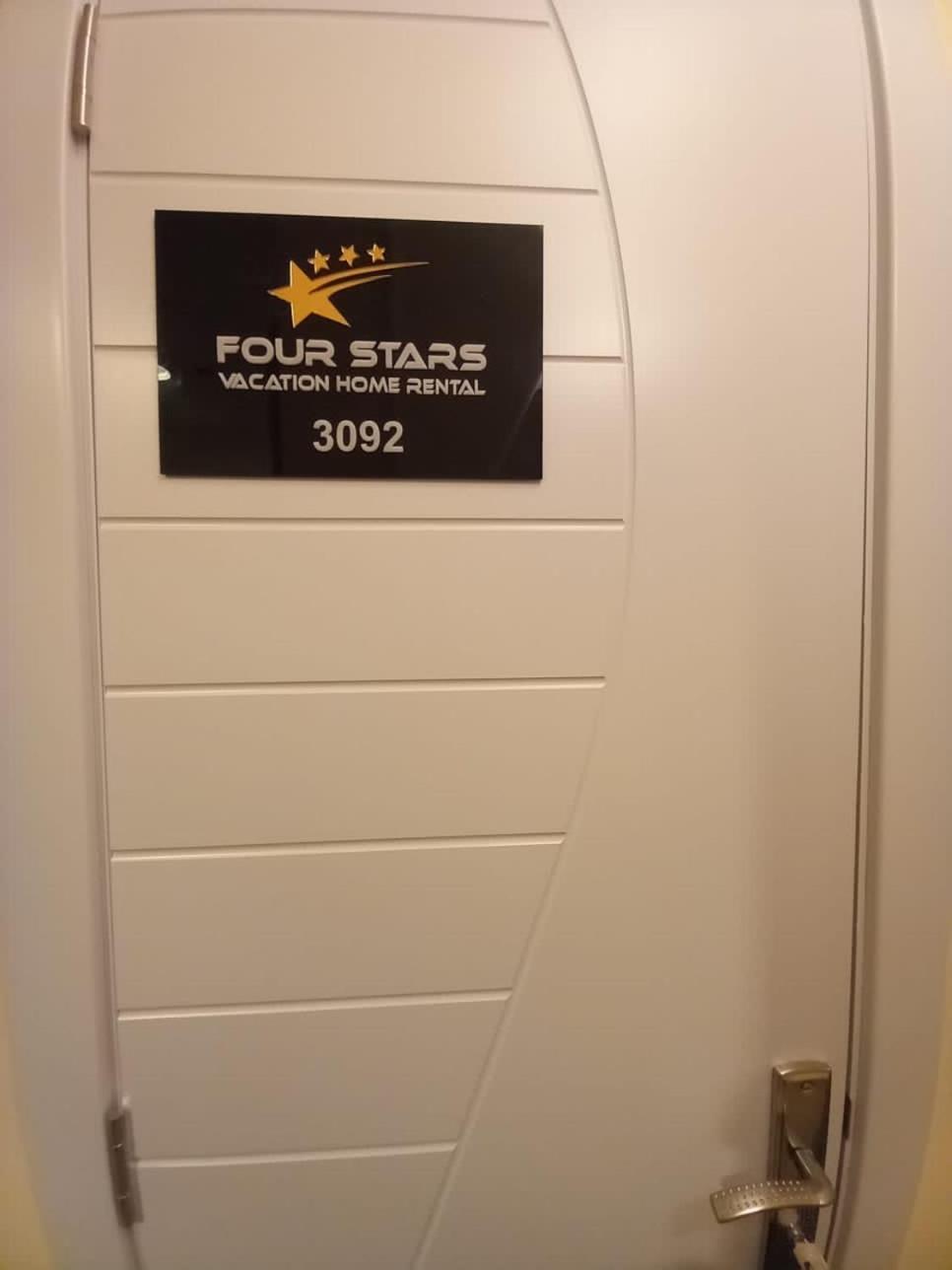 Four Stars Hostel Dubai Exteriör bild