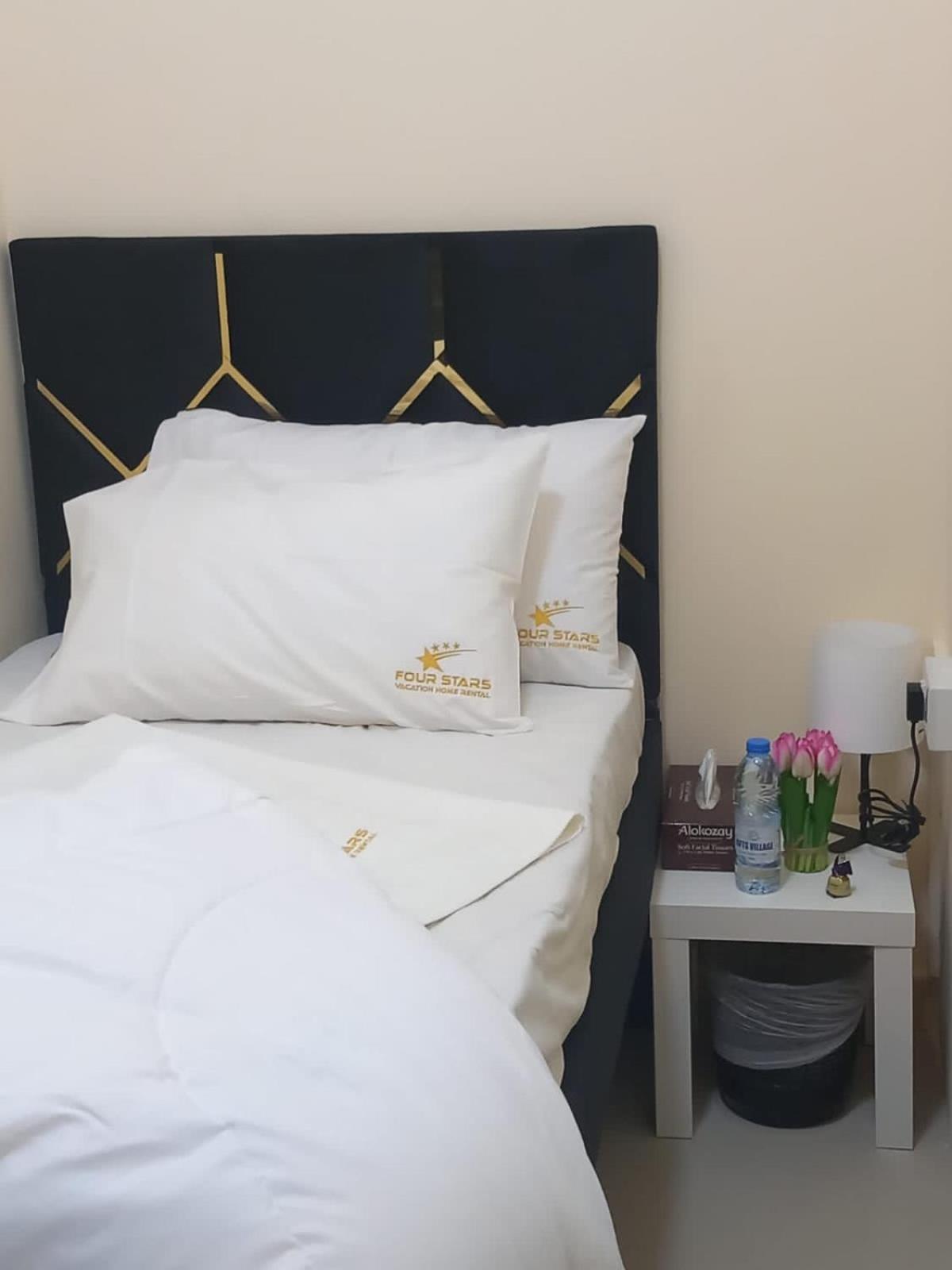 Four Stars Hostel Dubai Exteriör bild