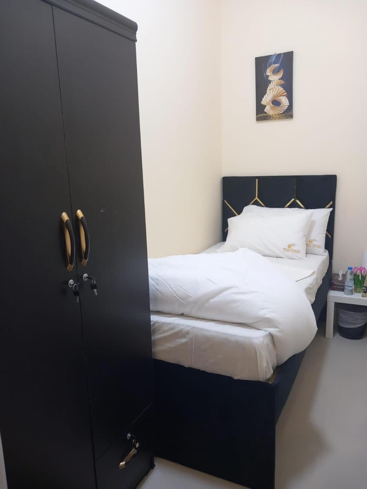 Four Stars Hostel Dubai Exteriör bild