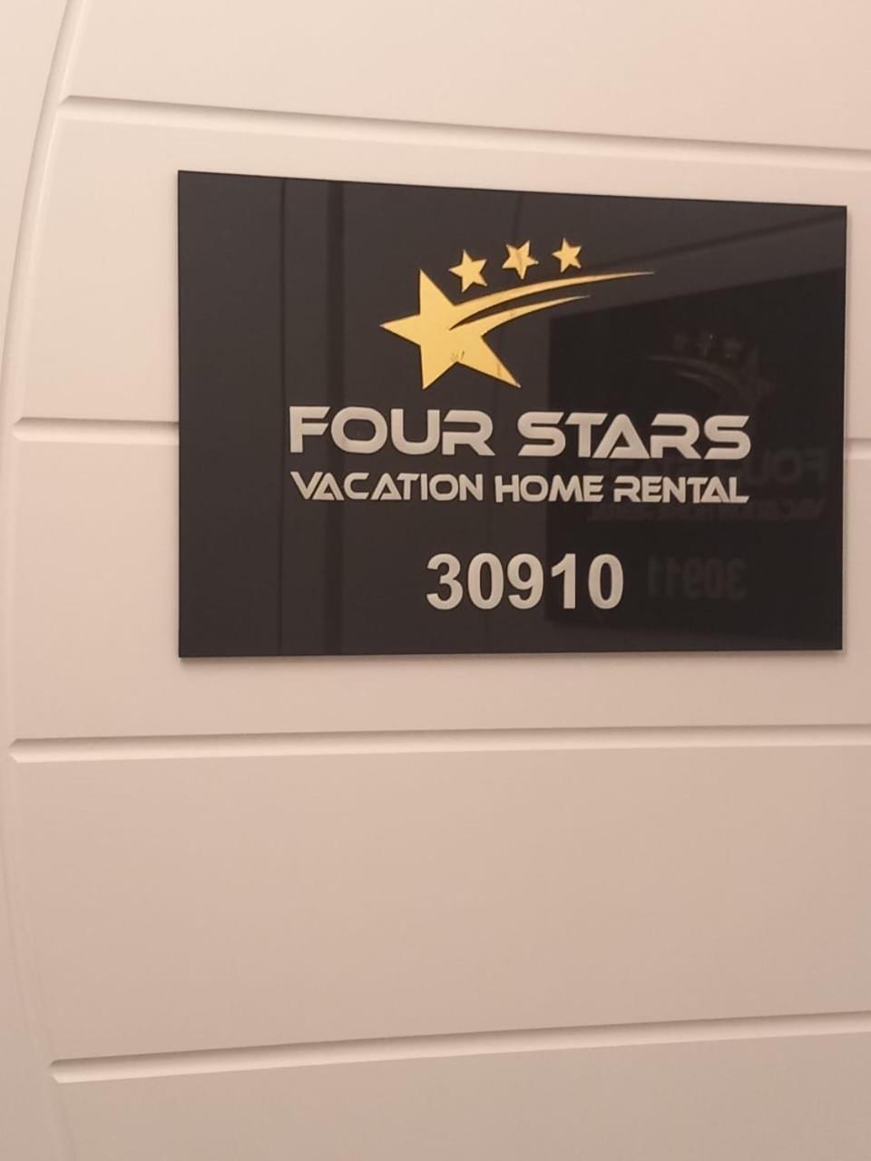 Four Stars Hostel Dubai Exteriör bild