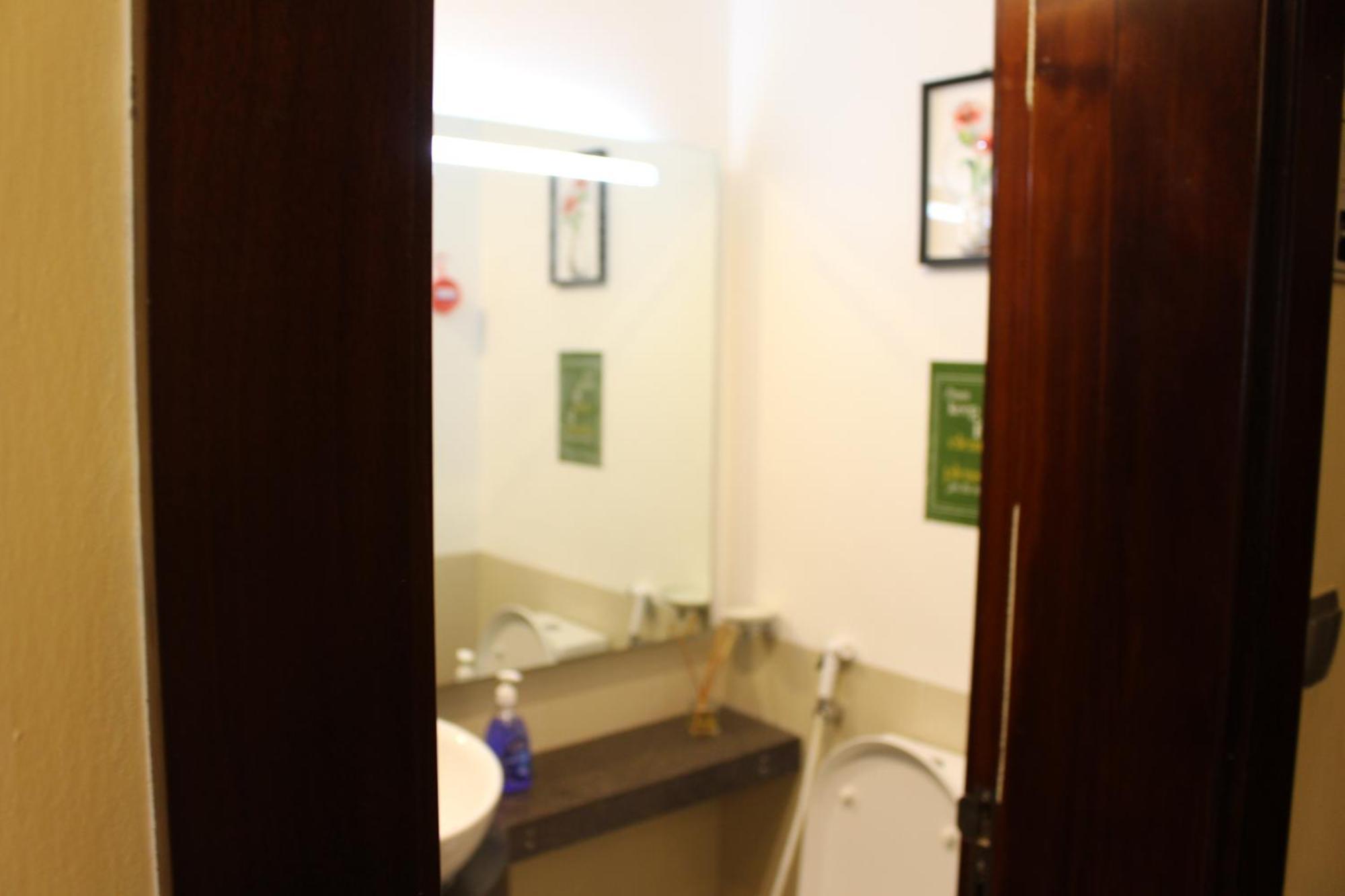 Four Stars Hostel Dubai Exteriör bild